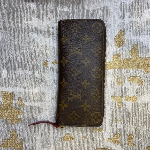 Louis Vuitton Clemence monogram wallet with fuschia interior. - Picture 2 of 8